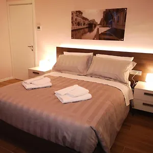 Bed & Breakfast 2 Navigli, Milan